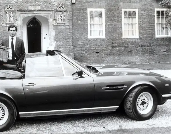 007's Aston Martin V8 Vantage Volante on PIRELLI CINTURATO ™ P7