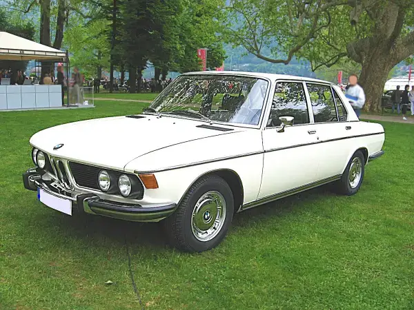 BMW E3 3.0 S Tyres