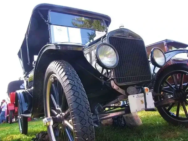 Ford Model T on 30x3 1/2 Wards Riverside Tyres