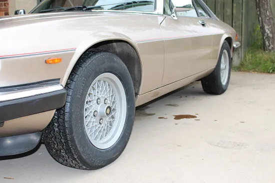 Jaguar XJS With 225/65R15 P5 Pneus