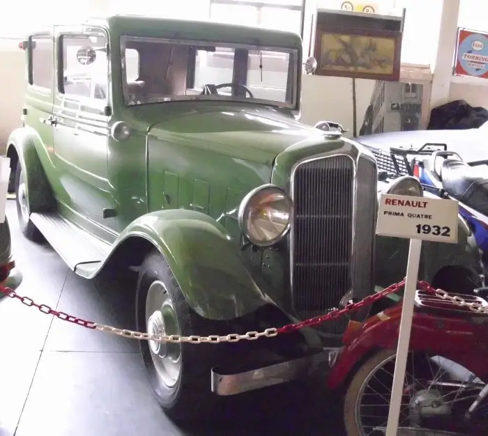 Click to enlarge 1932 Renault Primaquatre Type KZ 10 Limousine